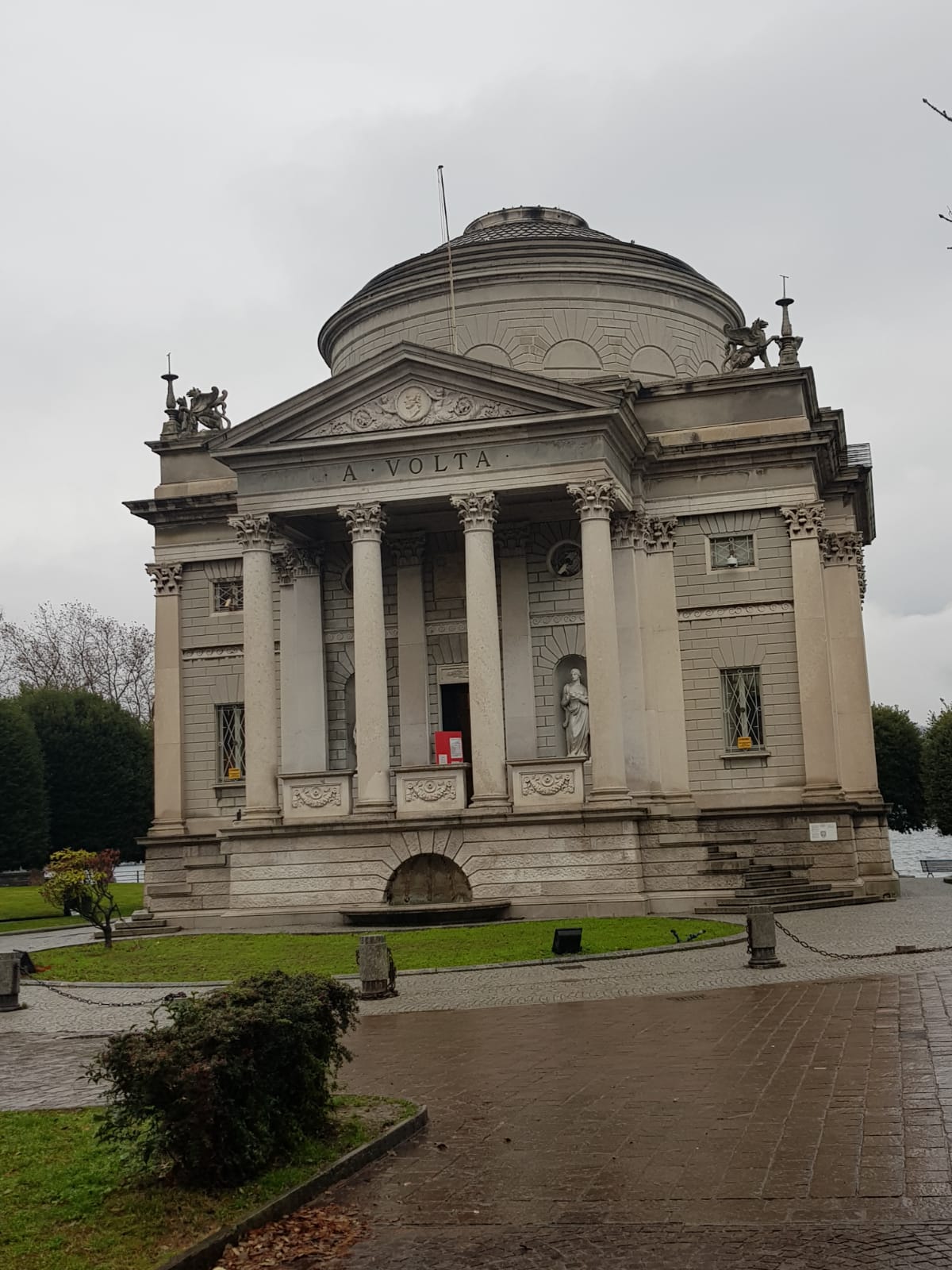 Templul lui Volta Como